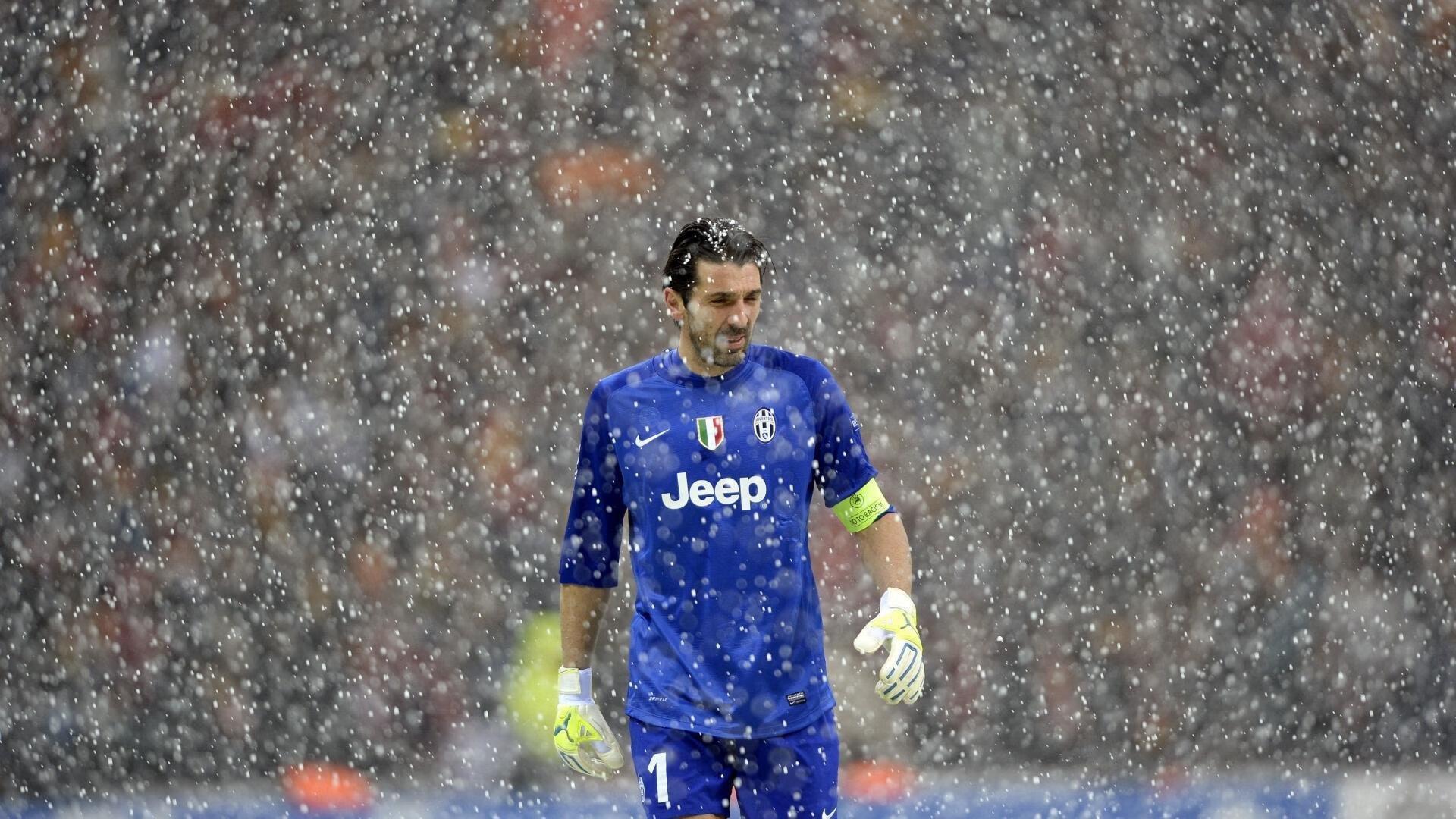 老将库兹马季后赛低迷引热议，未来两年合同成球队重建关键