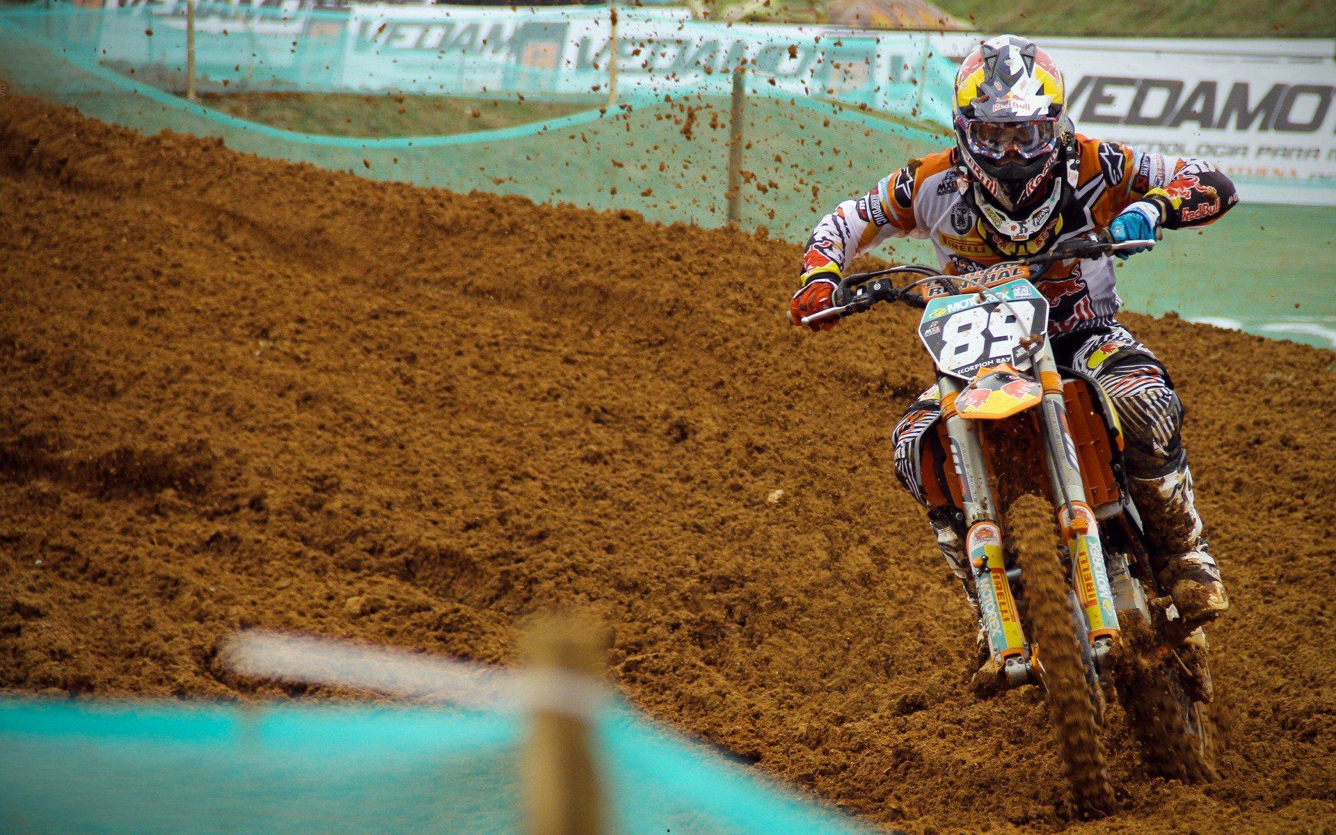 半场战报，热刺1-0曼联，约翰逊闪击破门，马奎尔险酿大错