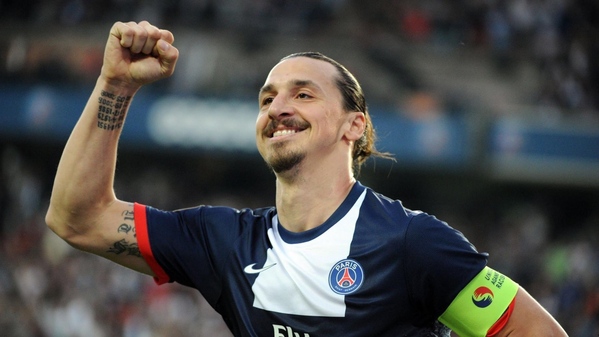 绿茵凯旋曲！C罗领衔葡萄牙全队大巴高歌，狂欢气氛席卷里斯本